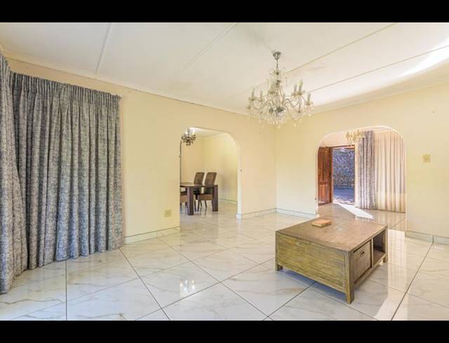 5 BEDROOM HOUSE FOR SALE IN CHASE VALLEY DOWNS